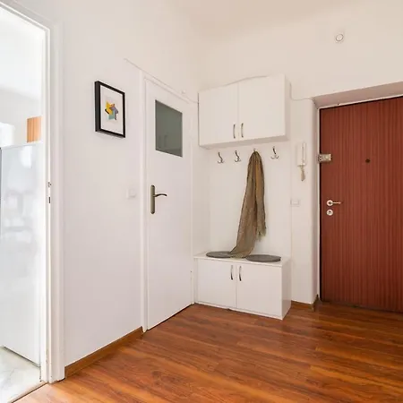 Rent Like - Aleja Niepodleglosci 157 *
