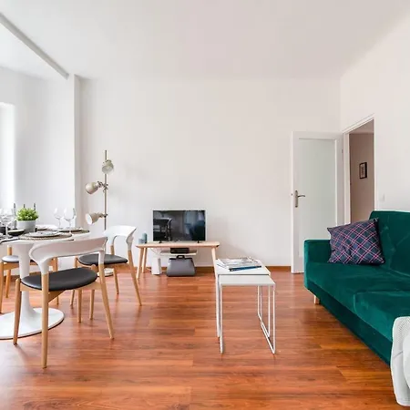 Rent Like - Aleja Niepodleglosci 157
